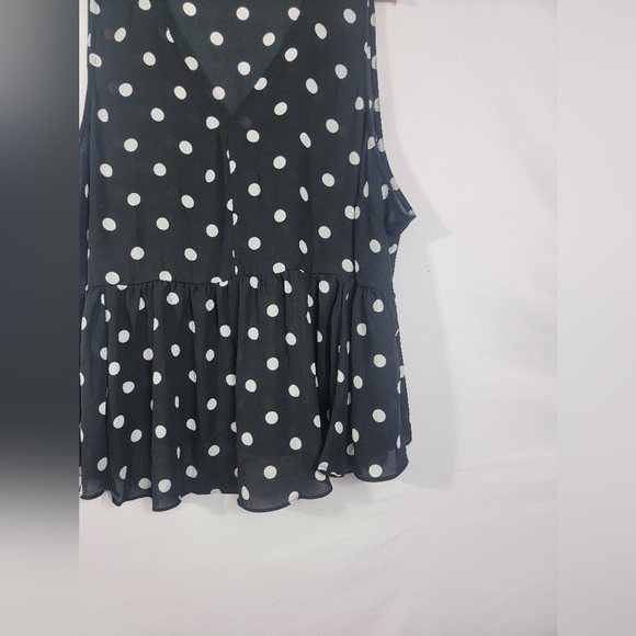 Torrid Size 4 Polkadot top - Picture 4 of 5